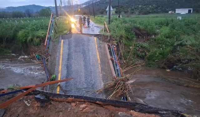 Muğla'da kuvvetli sağanak: Köprü çöktü