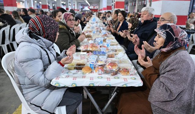 Manisa Büyükşehir Belediyesi'nin iftar sofrası Soma’da kuruldu