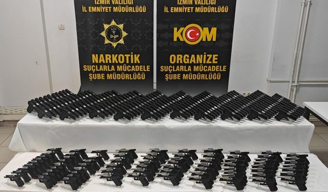 İzmir'de ruhsatsız silah operasyonu: 2 gözaltı!