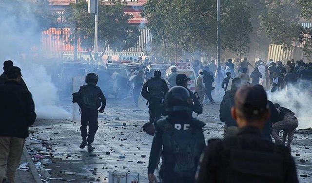 Pakistan’da protestolar büyüdü: Sokağa çıkma yasağı ilan edildi