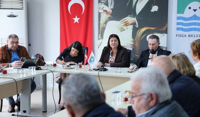 Foça Meclisi’nde ‘amatör’ tartışması!