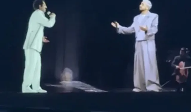 Sefo sahnede Müslüm Gürses ile düet yaptı