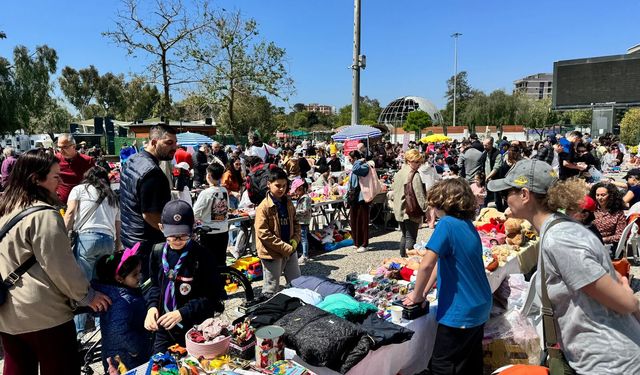 Karşıyaka’da ‘Çocuklar için 2. El Pazarı’na büyük ilgi