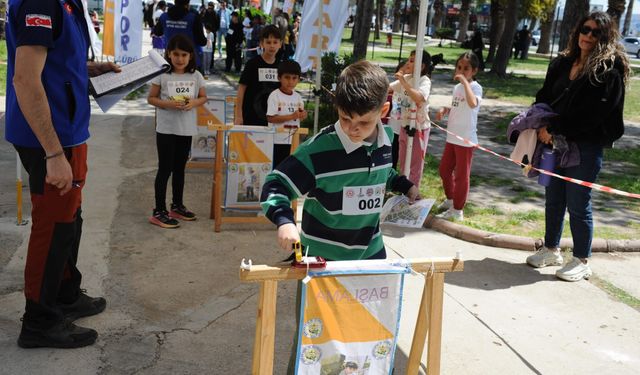 Karşıyaka’da oryantiring rüzgarı: Bayram coşkusu sporla taçlandı!
