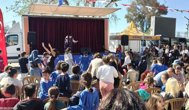 23 Nisan coşkusu gezici sahne ile ilçelere taşındı