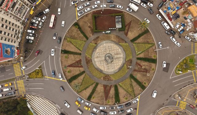 İzmir’in kalbi çiçek açtı