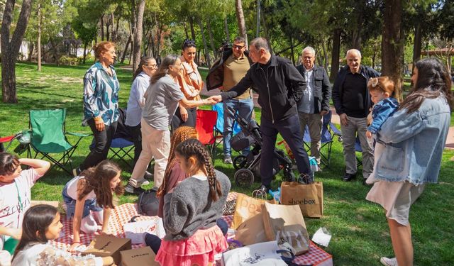 Tugay, Hasanağa Bahçesi’nde İzmirlilerle buluştu