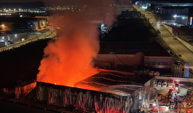 Medikal malzeme fabrikasında yangın: 35 kişi tahliye edildi