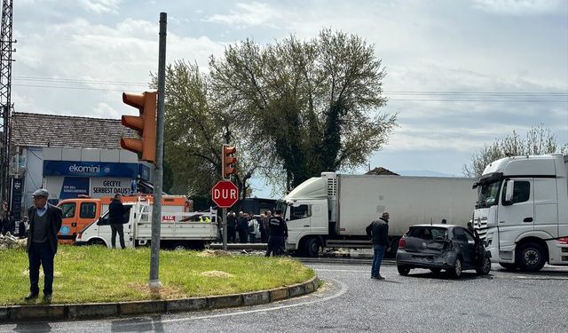 Kazada devrilen direk can aldı!