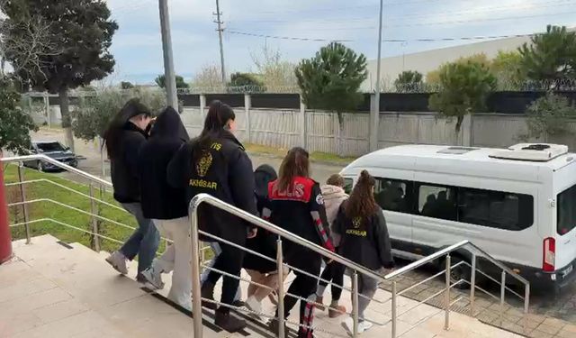 Masaj salonlarına fuhuş operasyonu: 3 tutuklama