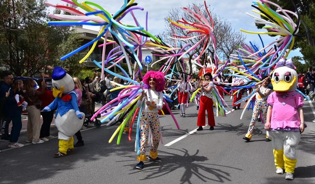 Alaçatı Ot Festivali'nde renkli kortej