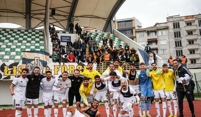 Aliağa FK yarışı bırakmadı