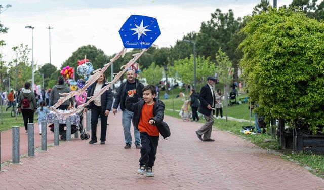 Bornova'da bayram coşkusu gökyüzüne taşındı!