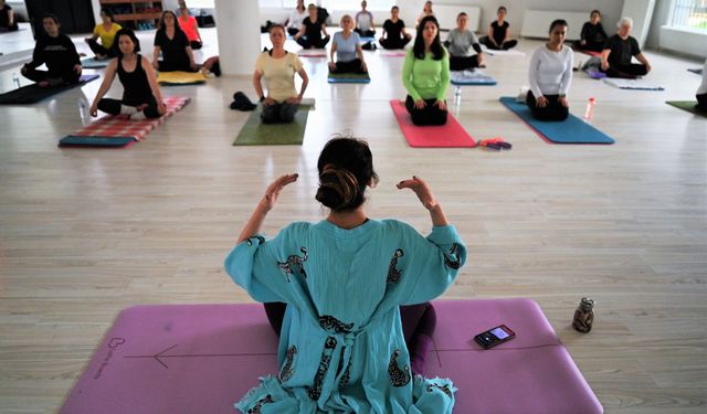 Bornova’da kadınlar yogayla güçleniyor