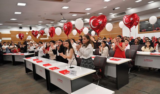 23 Nisan ruhu Bornova’da çocukların sesiyle yükseldi!