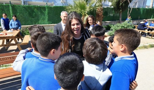 Çeşme Belediyesi'nden okullara sosyal alan desteği