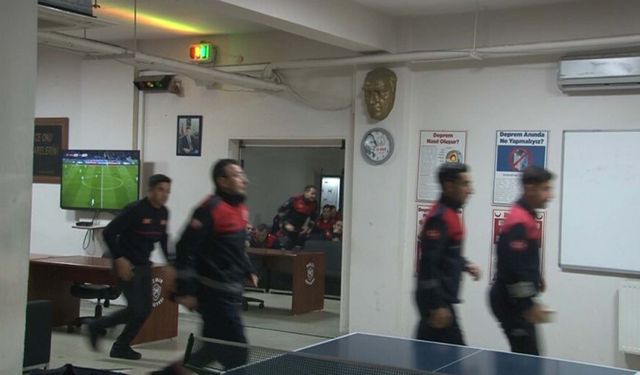 Dünya Kupası maçını bırakıp yangına koştular