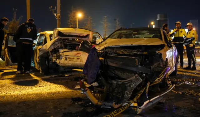 Emniyet şeridinde aracından indi, feci kazada can verdi