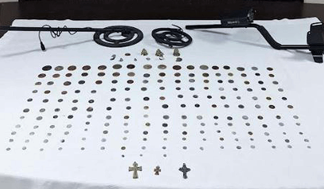 İzmir'de tarihi eser operasyonu: 203 parça ele geçirildi!