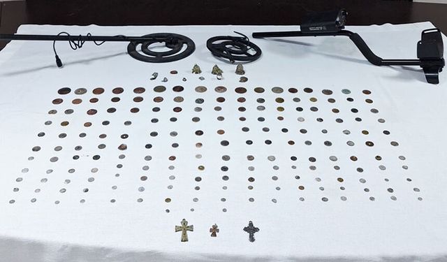 İzmir'de tarihi eser niteliğinde 203 obje ele geçirildi