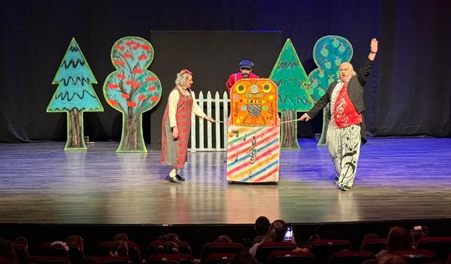 Aydınlı minikler tiyatroyla buluştu