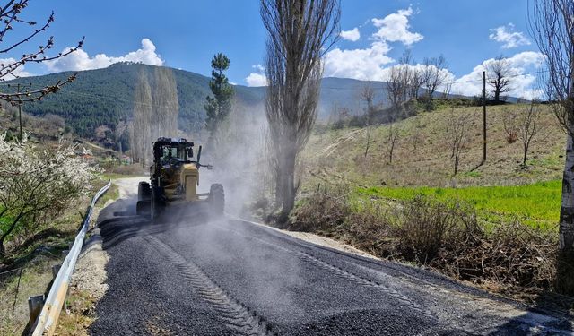Aydın'ın tüm ilçelerinde yol yapım ve yenileme çalışmaları sürüyor