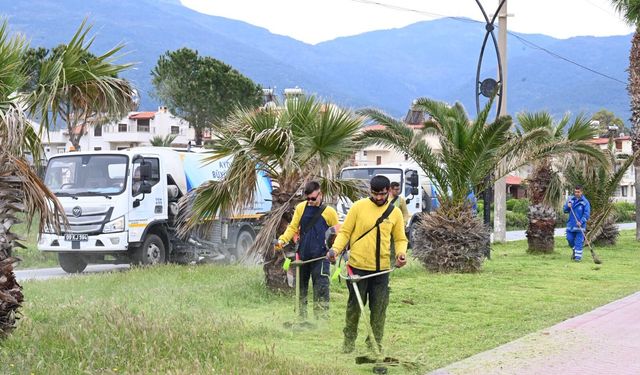 Kuşadası'nda çevre düzenleme çalışmaları tam gaz