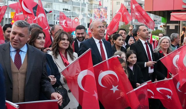 Gaziemir’de 23 Nisan coşkusu kortejle taçlandı