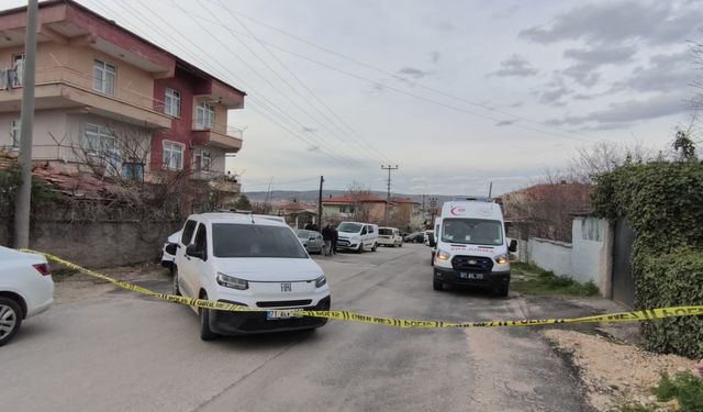 Kan donduran cinayet: İki kardeş babalarını bıçak ve baltayla öldürdü