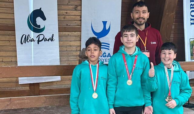 Aliağa’nın özel sporcularından çifte şampiyonluk