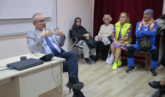 Konak’ın İleri Yaş Merkezi’nde hareketli yaşam semineri
