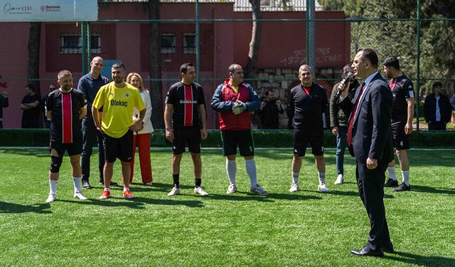 Bornova'da dostluk sahaya taşındı