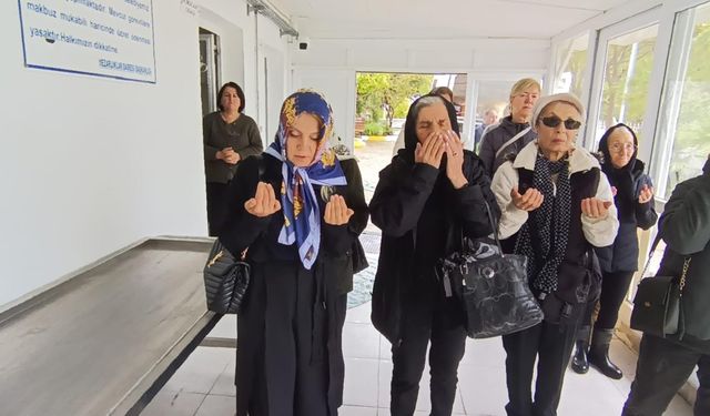 Mehmet Ali Erbil’in acı kaybı: Annesi İzmir’de toprağa verildi