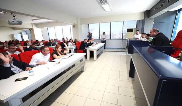 Menderes’te AK Parti’den milyarlık borç çıkışı… Çiçek’ten ‘AK Partili personel’ resti!