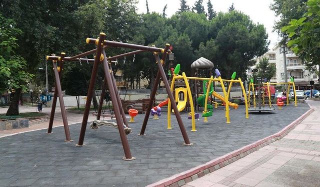 Çocuk parkında dehşet anları: 2 yaşındaki Samet'i bıçakla yaraladı!