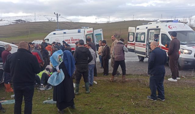 Dağcıları taşıyan minibüs takla attı: 13 yaralı