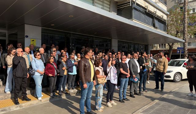 Karşıyaka'da memurlar iş bıraktı... 'Kasada para yok yalanına sarılmasınlar'