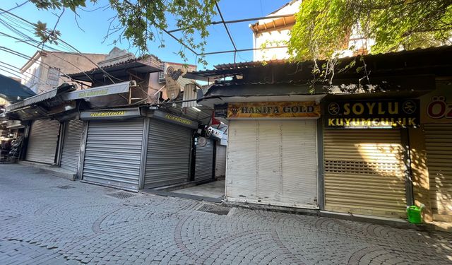 Kemeraltı esnafından 'otopark' isyanı: Kepenkler bir kez daha indi!