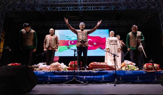 40 yıllık kardeşlik İzmir'de şarkılarla kutlandı