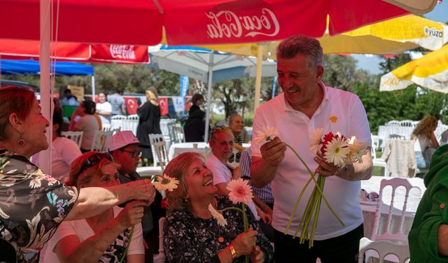 Anneler Günü’nde Güzelbahçe’de sevgi dolu buluşma
