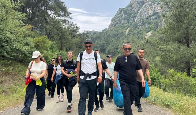 İzmir İtfaiyesi'nden doğada farkındalık yürüyüşü