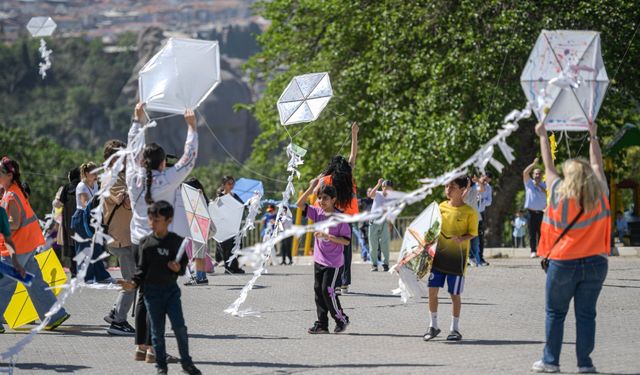 Kadifekale’de gökyüzü uçurtmalarla renklendi