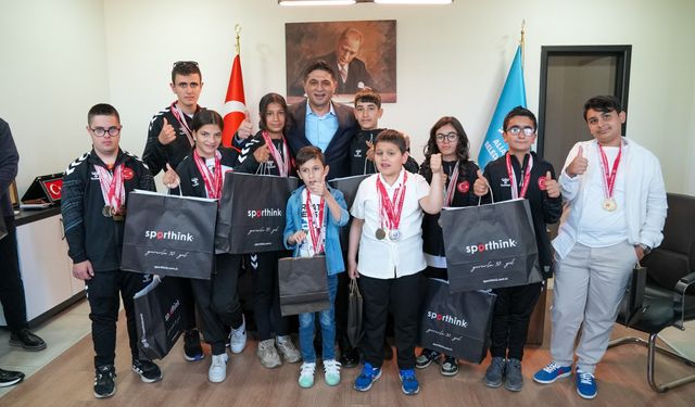 Aliağa’nın özel sporcularından atletizm ve yüzmede büyük başarı