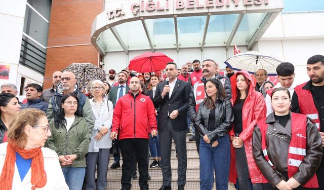 Çiğli'de 1 Mayıs coşkusu: Başkan Yıldız'dan dayanışma mesajları!