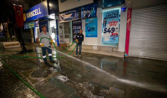 Karşıyaka'da dip bucak bayram temizliği!