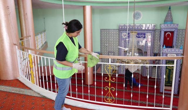 Çiğli’de bayram öncesi ibadethanelerde kapsamlı temizlik