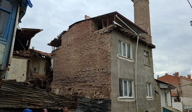 Korkutan göçük: Ev tahliye edildi!