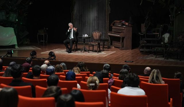 Karadağlı, İzmir'de üniversite öğrencileriyle buluştu!