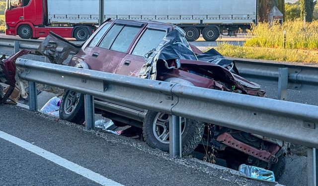 Hurdaya dönen araçta acı son!
