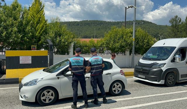 Tatilciler akın etti... Marmaris ve Datça'ya toplam 40 bin araç girişi!